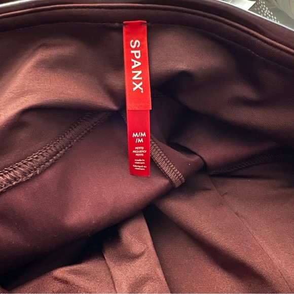 SPANX Shape Faux Leather Patent Leggings Size Medium Petite Ruby Burgundy Shiny - Picture 9 of 13